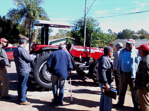 prefeitura-recebe-novo-maquinario-agricola