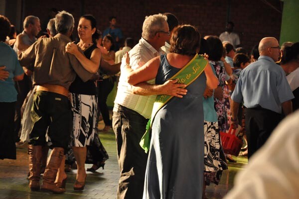 baile-de-aniversario-do-grupo-maos-dadas