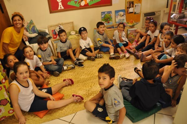 alunos-do-preb1-da-escola-iecpac-visitam-a-biblioteca-publica-de-minas-do-leao