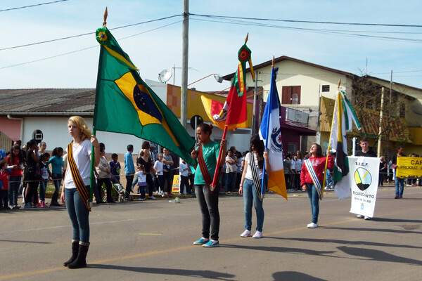 desfile-civico-ocorre-neste-domingo-em-minas-do-leao