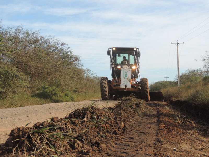 estradas-rurais-continuam-sendo-patroladas-em-minas-do-leao