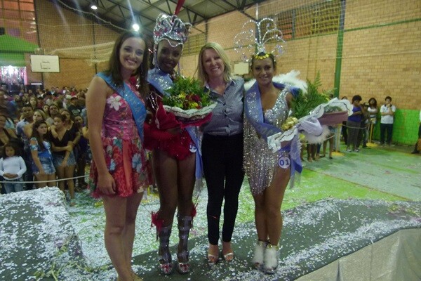 paloma-siqueira-e-eleita-rainha-do-carnaval-2015