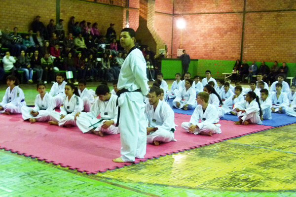 cras-realiza-troca-de-faixa-de-taekwondo