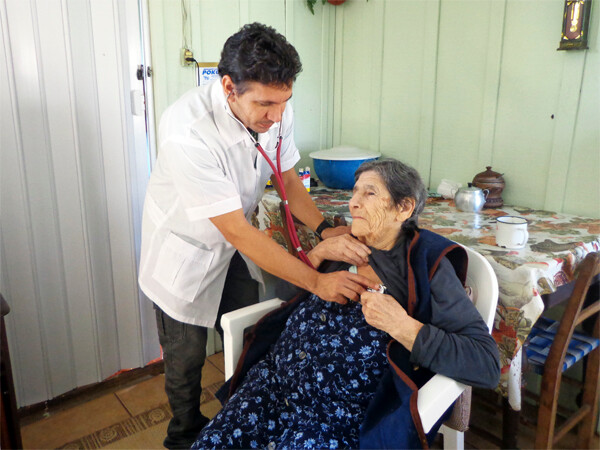 medico-cubano-inicia-trabalho-no-bairro-sao-jose