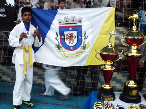 aluno-do-cras-participa-de-campeonato-internacional-de-taekwondo