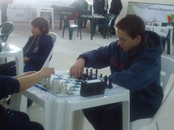 estudante-leonense-participa-de-campeonato-de-xadrez